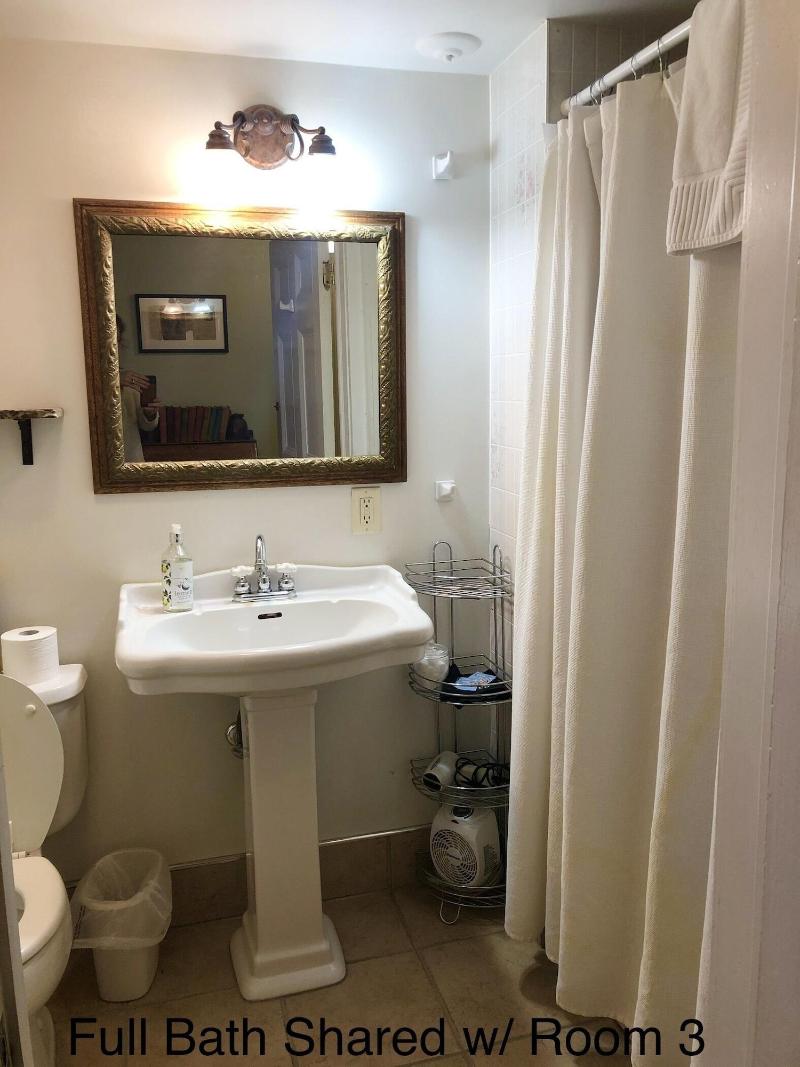 Rogues' Harbor Inn image