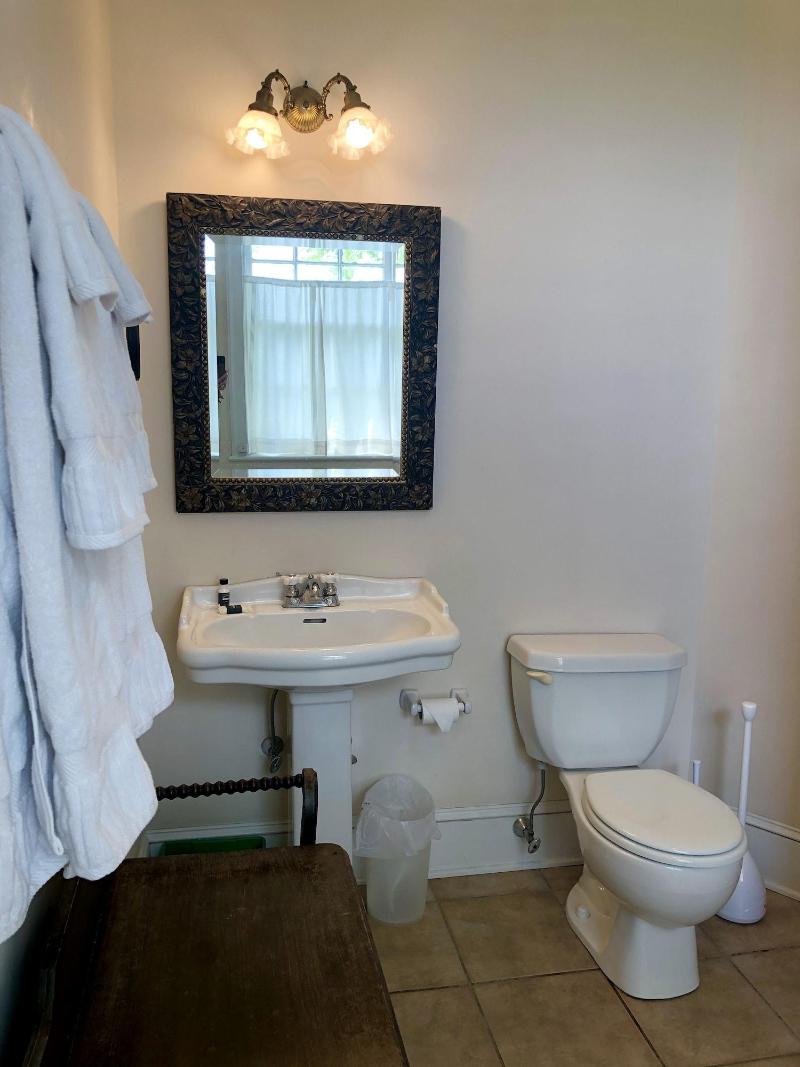 Rogues' Harbor Inn image