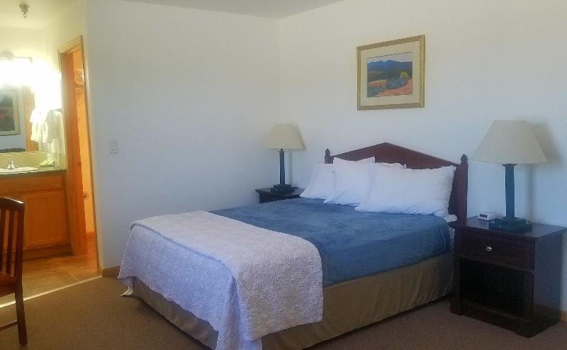 Howard's Motel image
