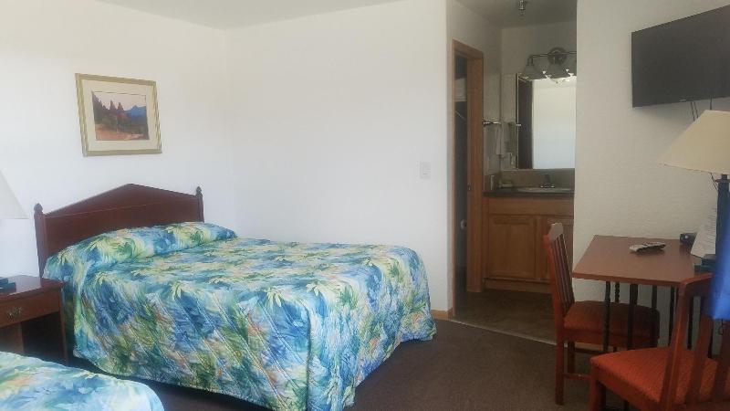 Howard's Motel image 1