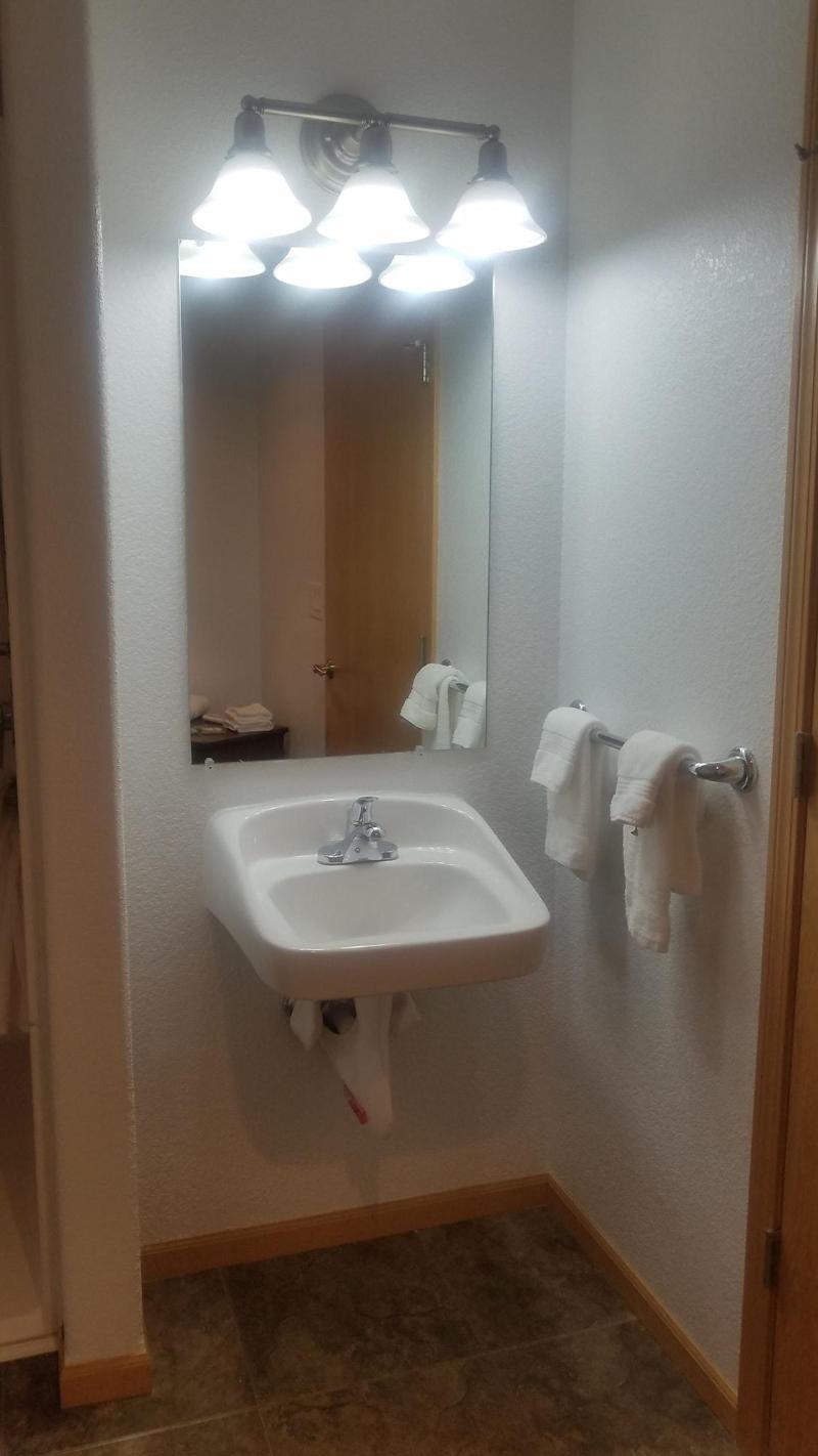 Howard's Motel image