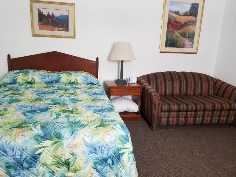 Howard's Motel image 7