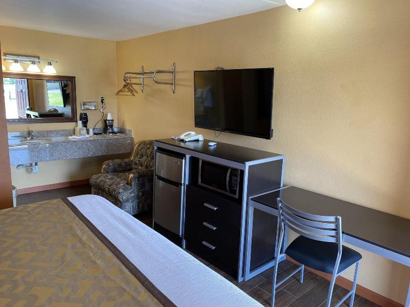 Relax Inn image 8