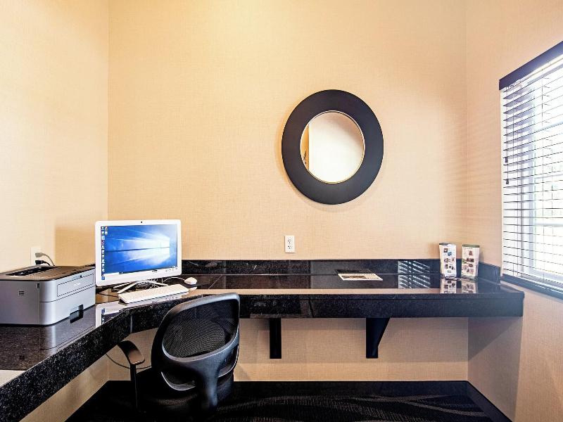 Cobblestone Hotel & Suites - Paxton image