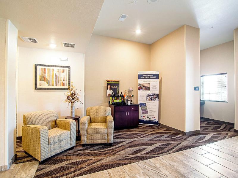 Cobblestone Hotel & Suites - Paxton image
