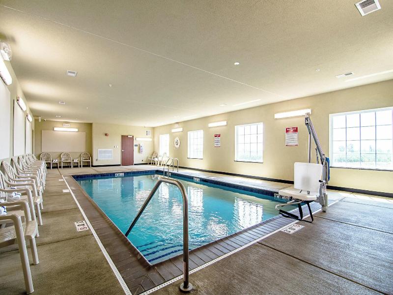 Cobblestone Hotel & Suites - Paxton image