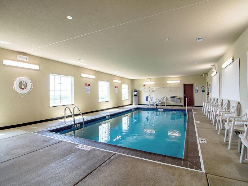 Cobblestone Hotel & Suites - Paxton image
