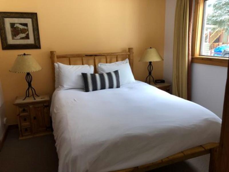 Redstone Cliffs Lodge image