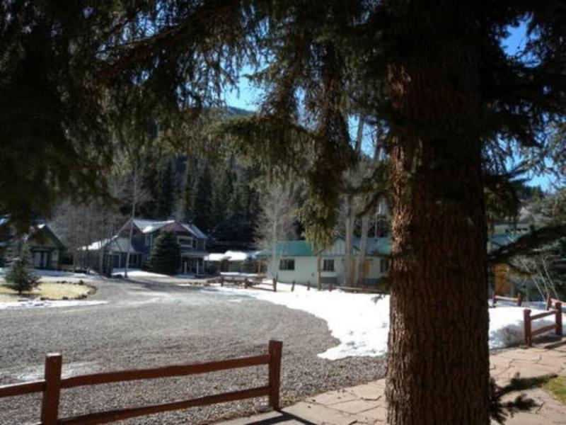 Redstone Cliffs Lodge image
