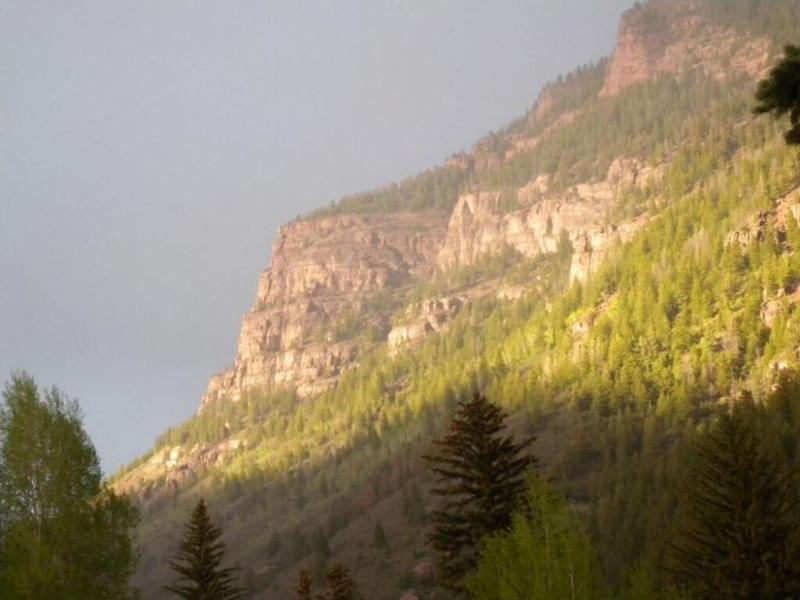 Redstone Cliffs Lodge image