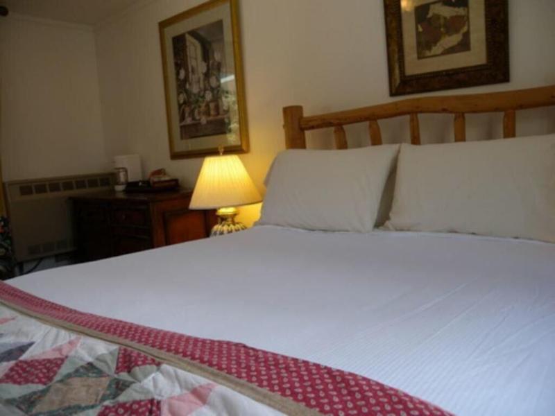 Redstone Cliffs Lodge image