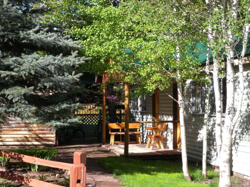 Redstone Cliffs Lodge image