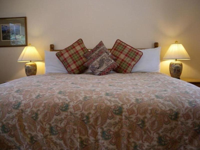 Redstone Cliffs Lodge image