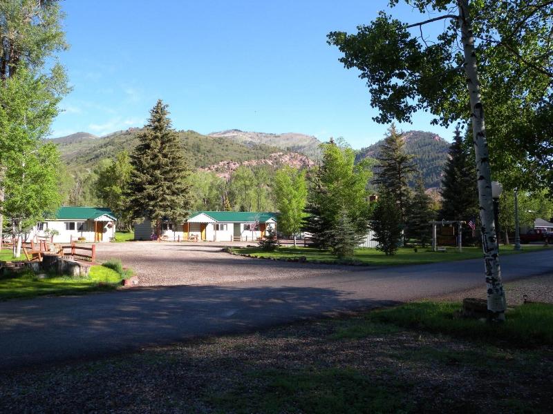 Redstone Cliffs Lodge image