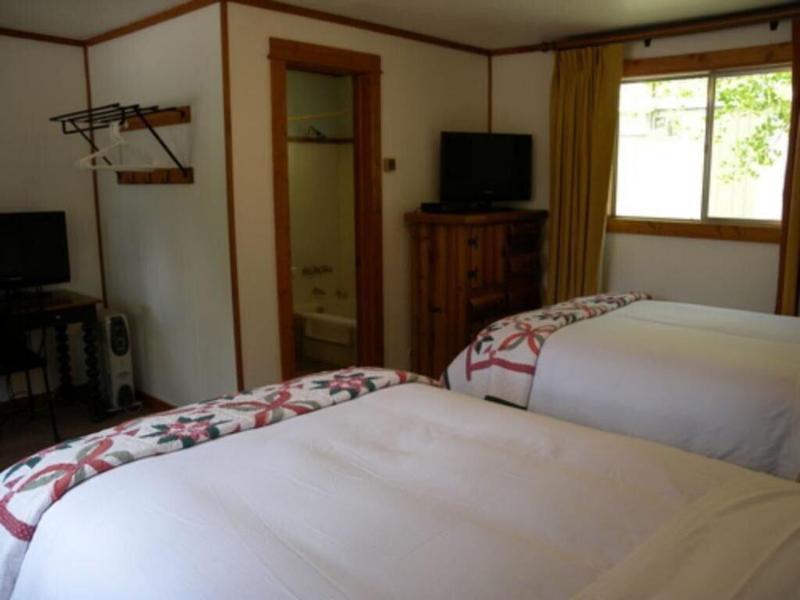 Redstone Cliffs Lodge image