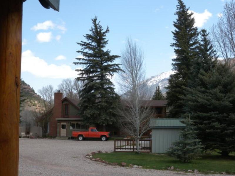 Redstone Cliffs Lodge image