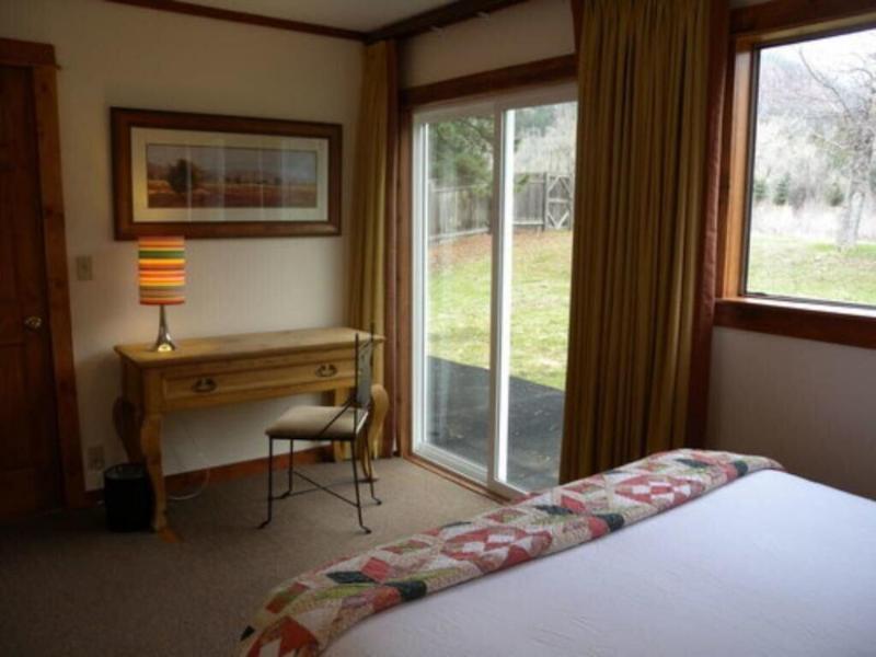 Redstone Cliffs Lodge image