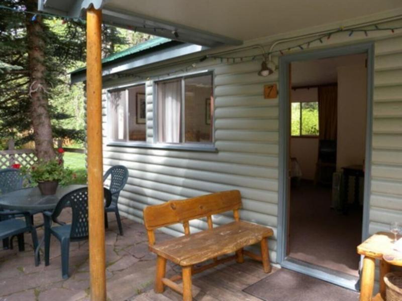 Redstone Cliffs Lodge image