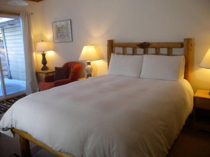 Redstone Cliffs Lodge image
