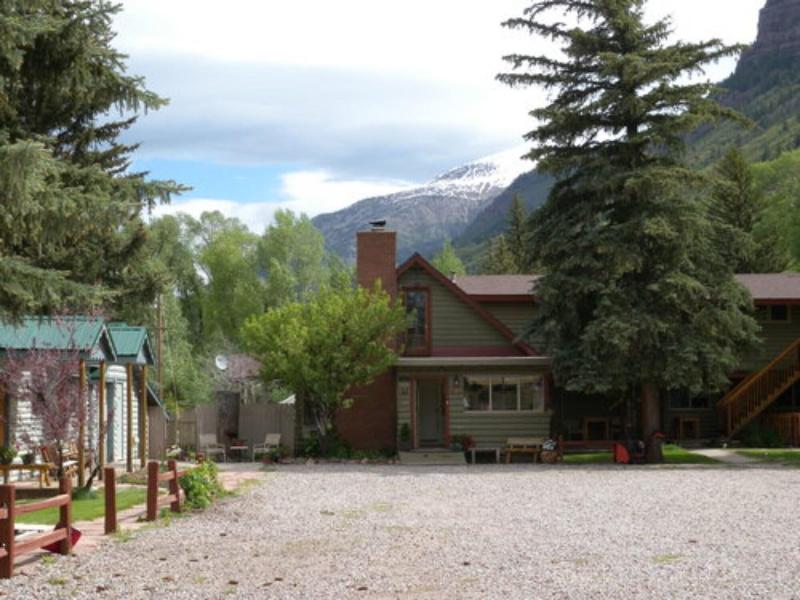 Redstone Cliffs Lodge image