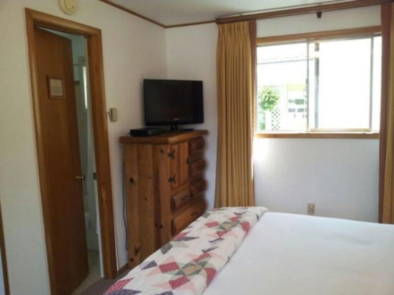 Redstone Cliffs Lodge image