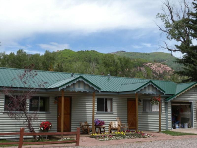 Redstone Cliffs Lodge image