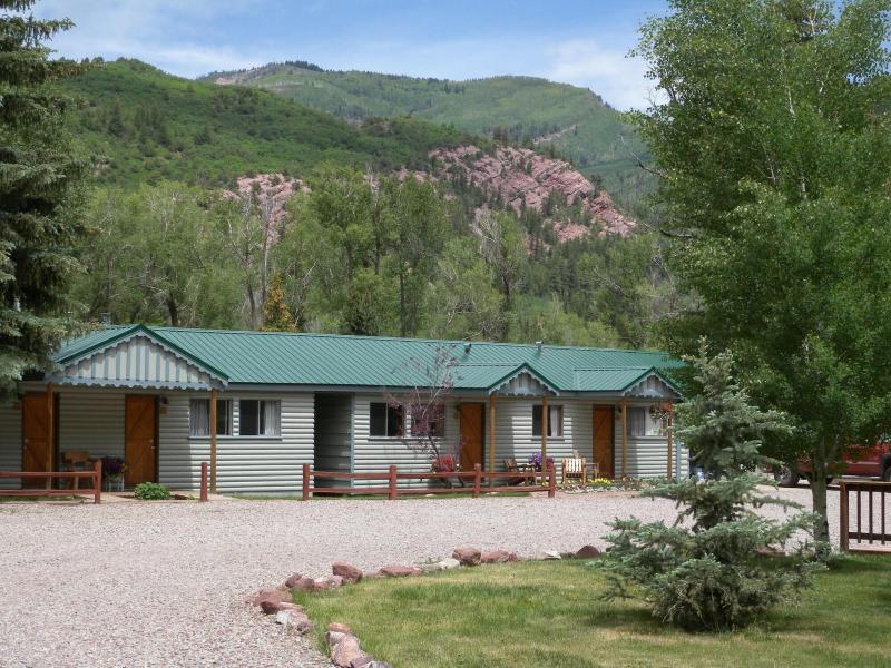 Redstone Cliffs Lodge image