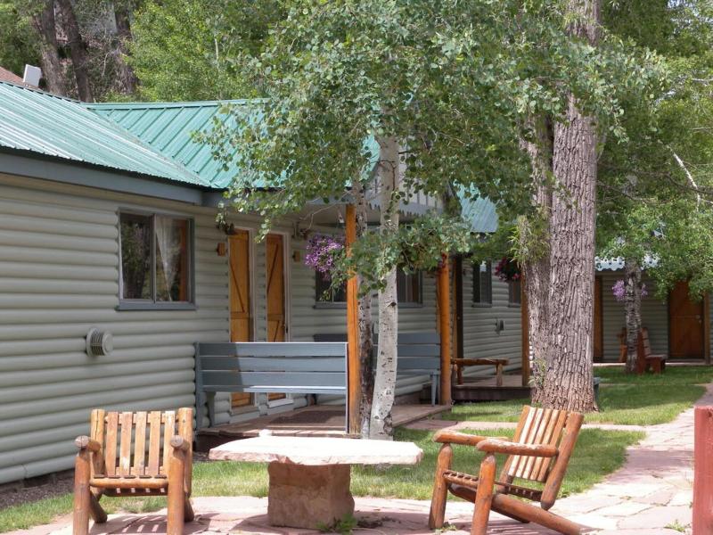 Redstone Cliffs Lodge image