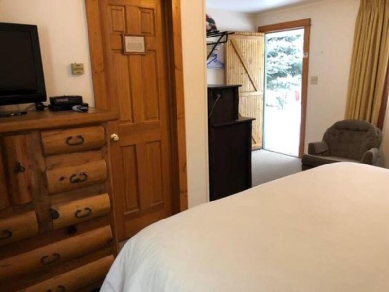 Redstone Cliffs Lodge image