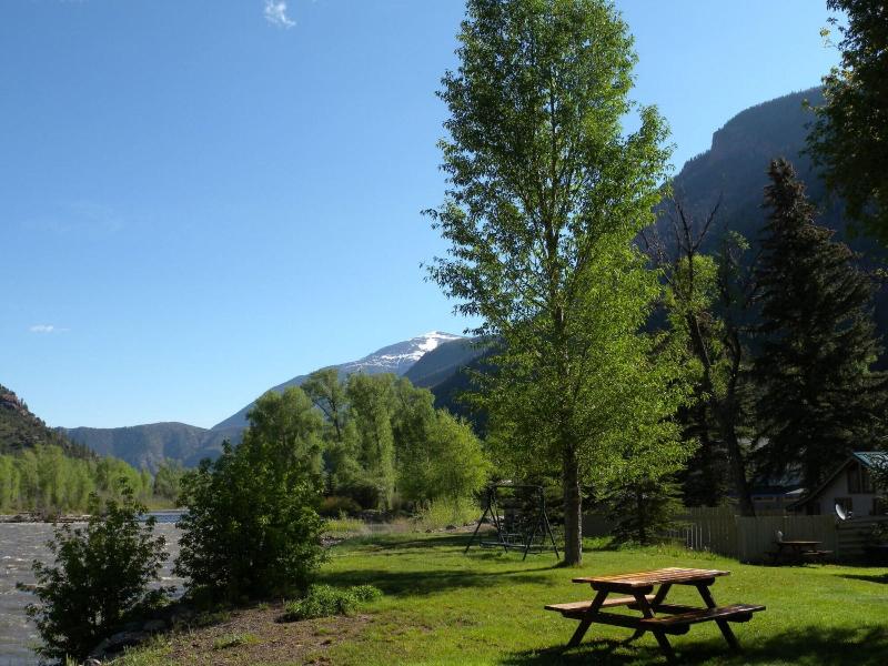 Redstone Cliffs Lodge image