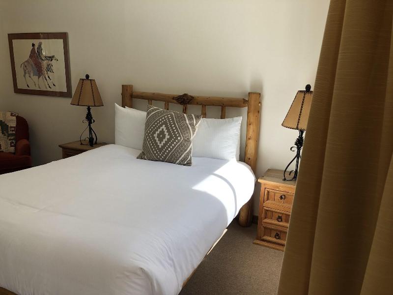 Redstone Cliffs Lodge image
