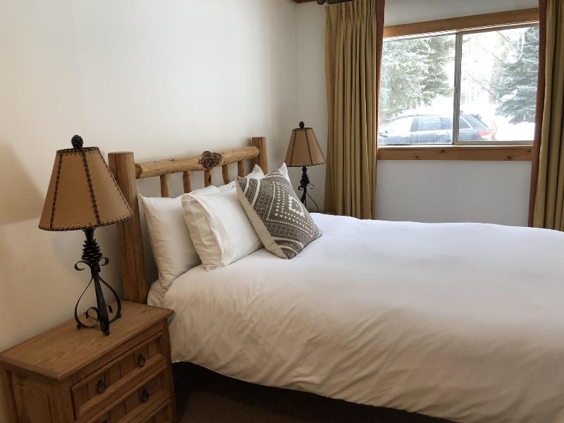 Redstone Cliffs Lodge image