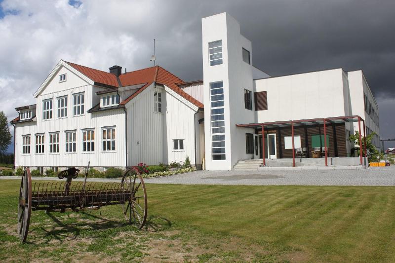 Elton Hotel — general view