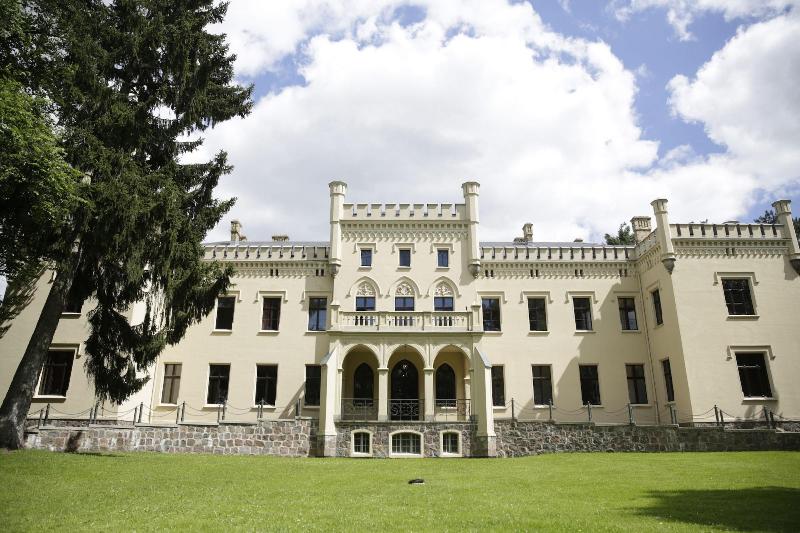 Hotel Schloss Reichenow image