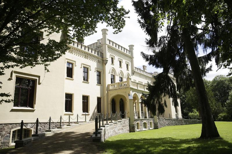 Hotel Schloss Reichenow image