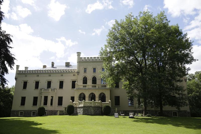 Hotel Schloss Reichenow image