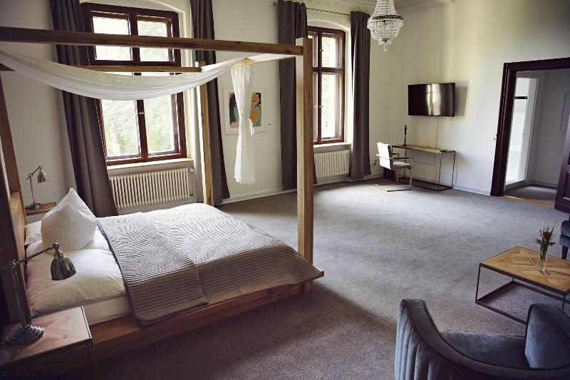 Hotel Schloss Reichenow image