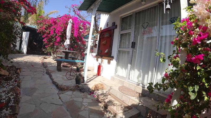 Blue Diamond Lodge, Nama Khoi