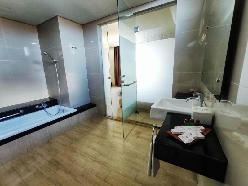 Grand Parama Hotel image