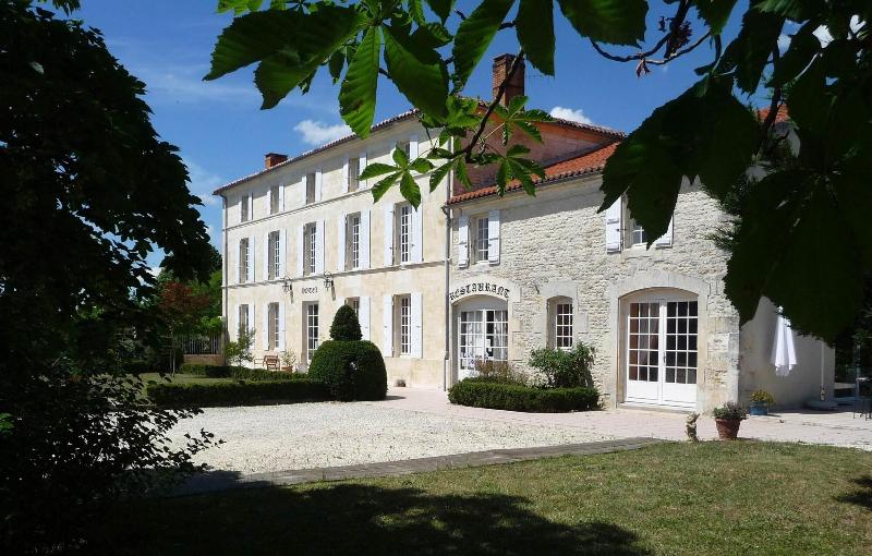 Domaine du Prieuré image
