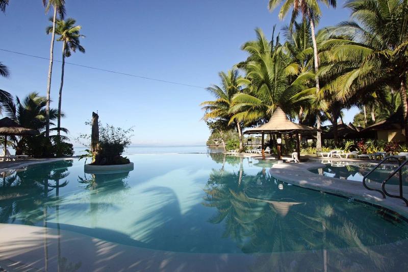 Caluwayan Palm Island Resort image