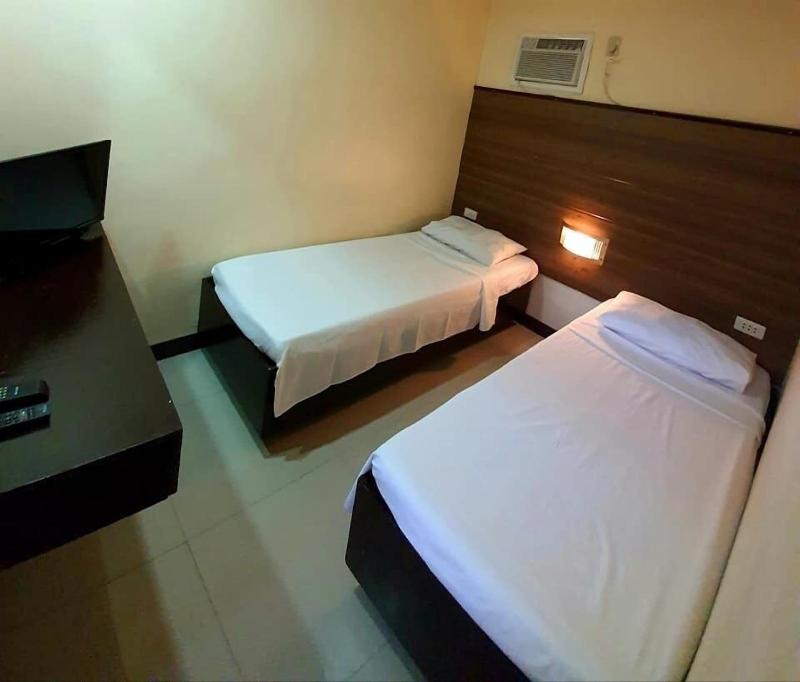 Anton's Inn Hotel image