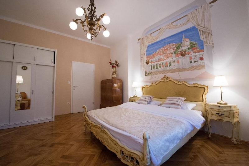 Vila Teslova image