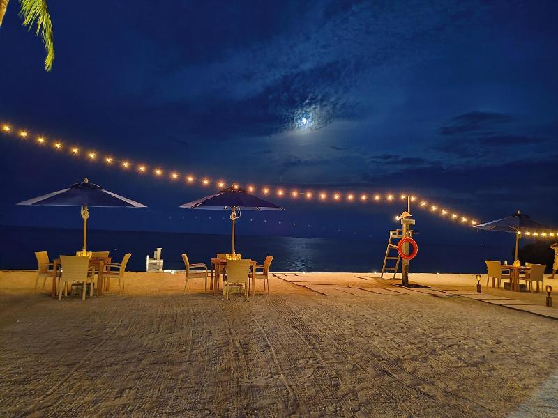 Reef Beach Resort image