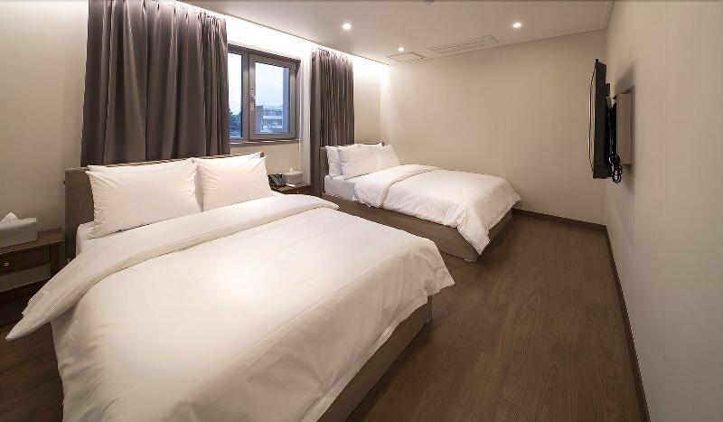 Centro Hotel image