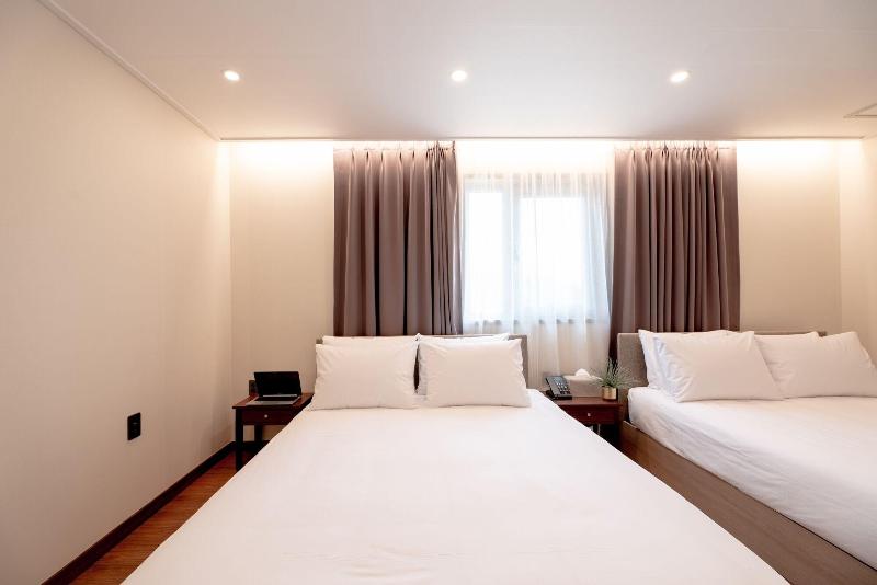 Centro Hotel image