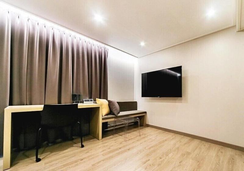 Centro Hotel image