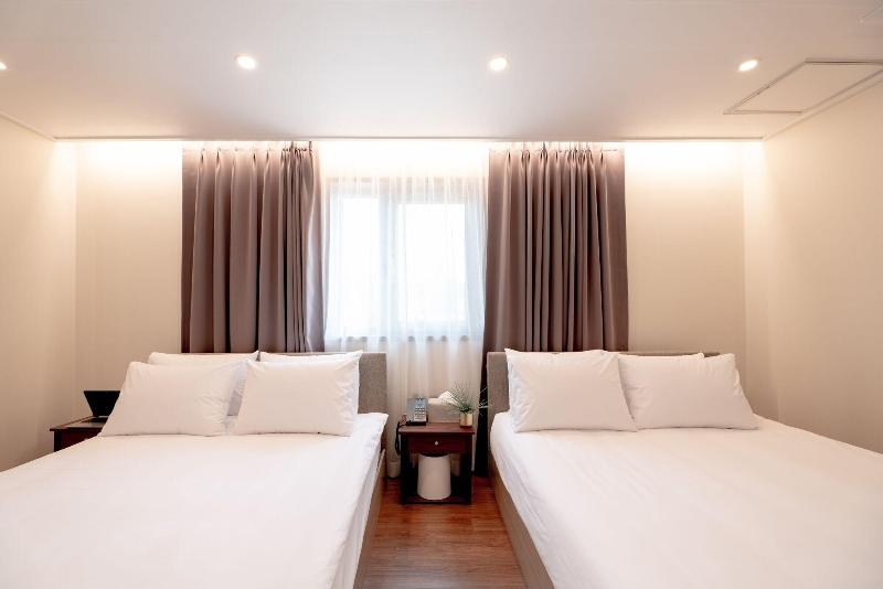 Centro Hotel image