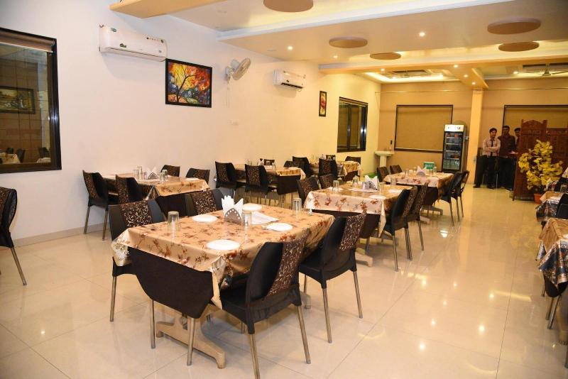 Hotel Gulmohar Pride image