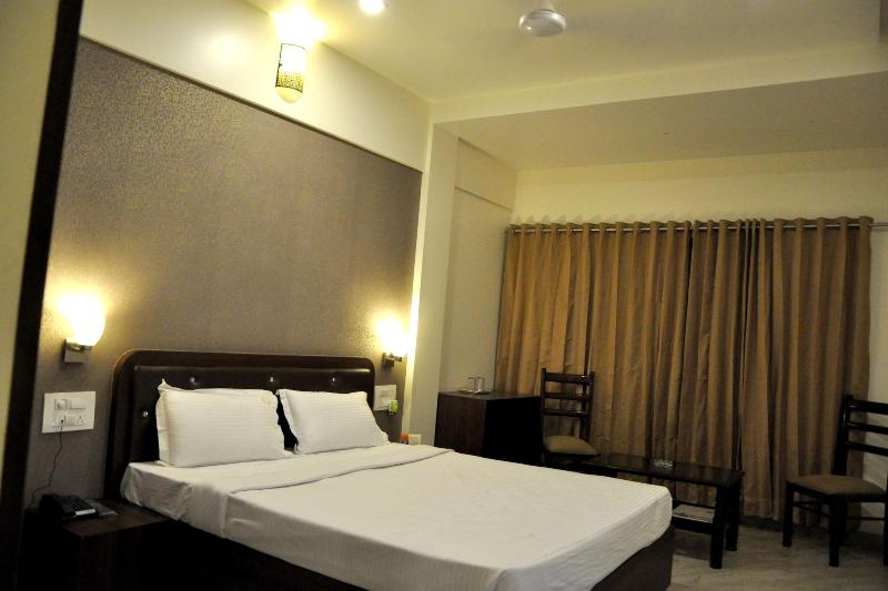 Hotel Gulmohar Pride image 8